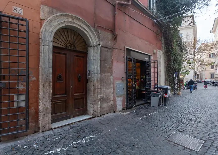 Pellegrino Piazza Navona 2bdr Apartment